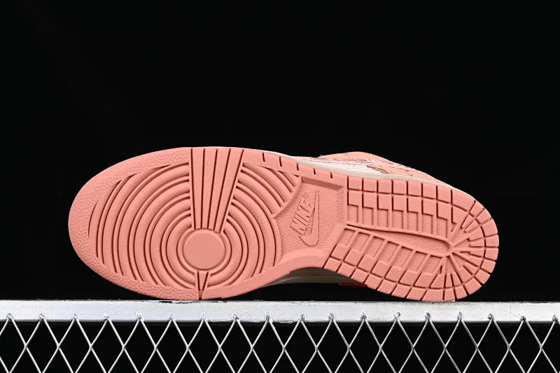 All Categories Nk SB Dunk Series Nk SB Dunk Low Low-top sneakers Clot x Dunk Low "What The" joint model Yuanyang color SB low-top casual sneakers FN0316-999